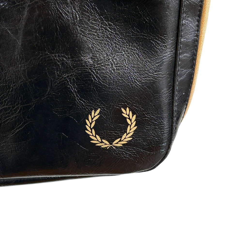 Fred Perry Messenger Bag Preppy Retro Faux Leather Crossbody Logo Zip Tennis - Picture 4 of 10